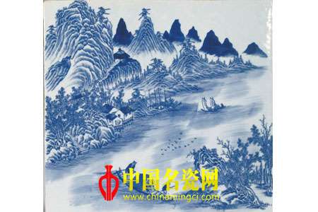 浅谈中国画笔墨构图对青花装饰的影响
