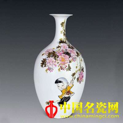 2009年 王安维 粉彩“万紫千红总是春”瓷瓶
