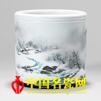 徐英 粉彩《雪景图》笔筒