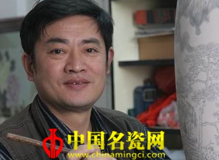 余效团:挥毫泼墨 寄情山水
