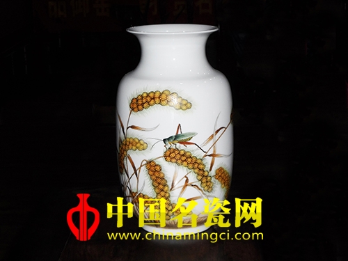 《秋来虫不闲》:王小英作品中的天然情趣