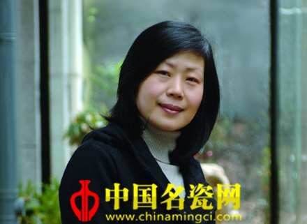 王爱红:演绎瓷器上的艺术翅膀