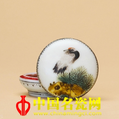  陆云山 粉彩松鹤图小印盒