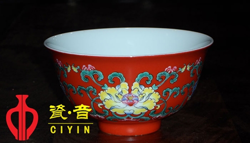 花瓶为什么这样红?