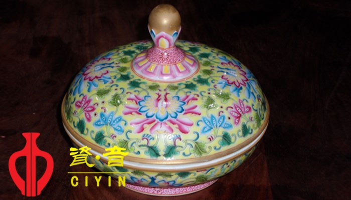 小瓷器新风尚:盈盈一握间的艺术感
