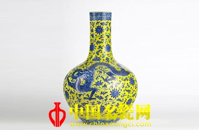 中国瓷瓶在欧洲拍608万瑞士法郎 是估价1万倍