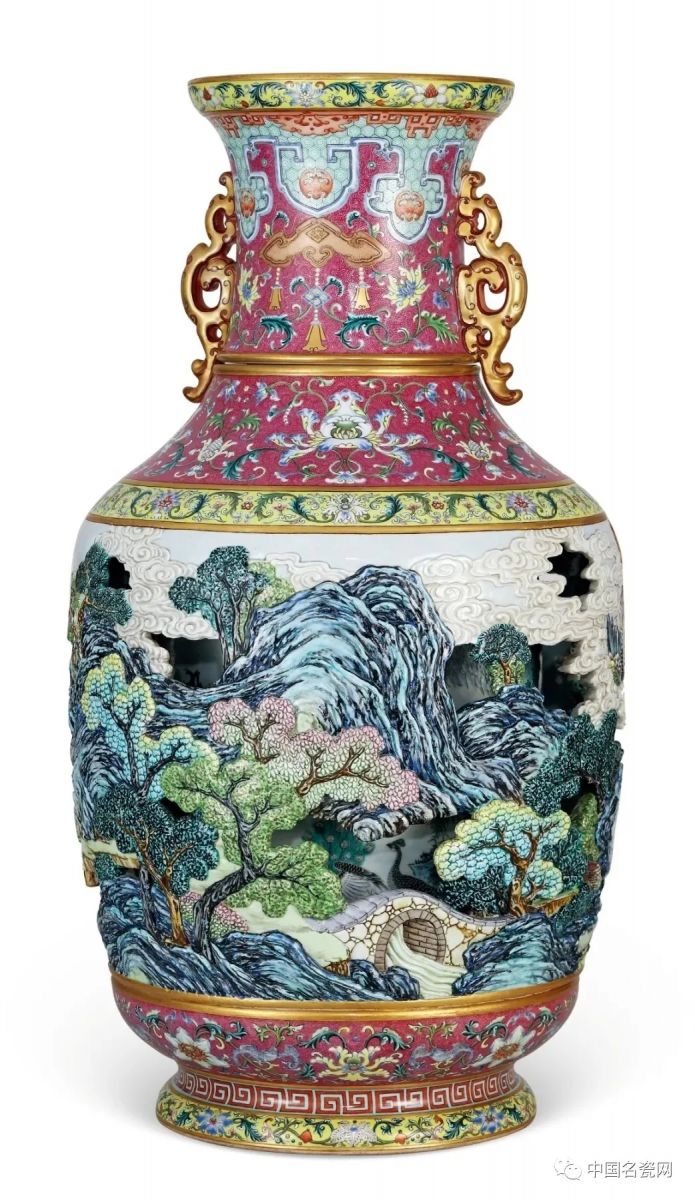 倉庫整理品】中国美術/粉彩/斗彩人物花卉文双龍耳瓶【大清乾龍年